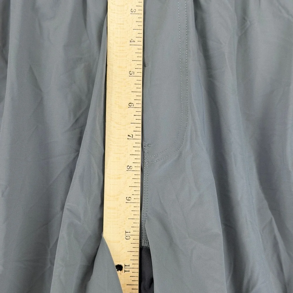 Lululemon Mens Gray Athletic Training Running Shorts Zipper Pocket Size Medium